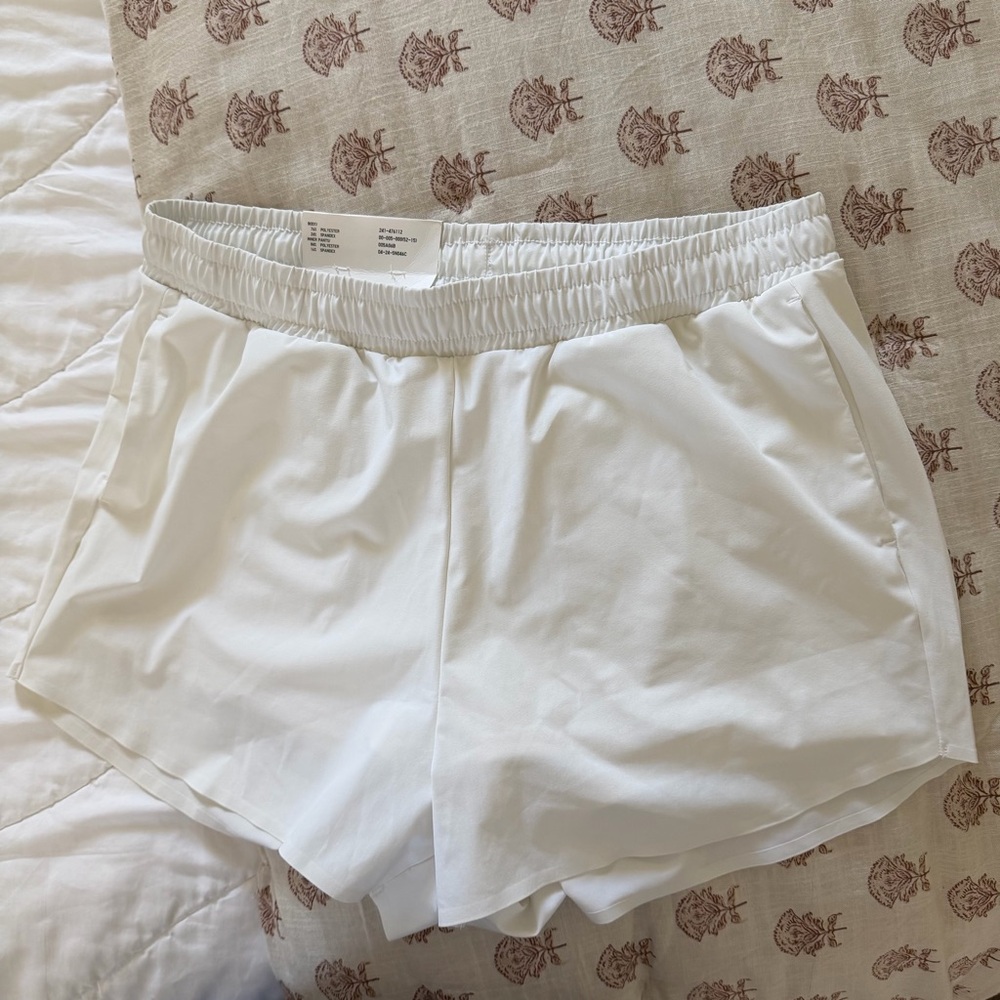 NWT / Uniqlo Ultra Stretch Active Shorts in White